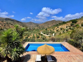 Restful Holiday Home in Comares with Private Swimming Pool, Comares